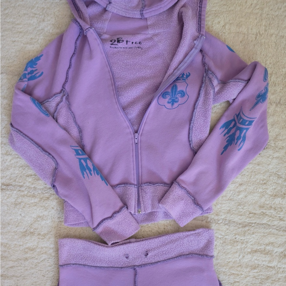 Vintage Y2K 2be Free Sweatshirt and Sweatpants
